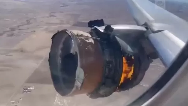 ՏԵՍԱՆՅՈՒԹ. Այրվող շարժիչով մարդատար Boeing 777-ը մասերի է բաժանվում օդում