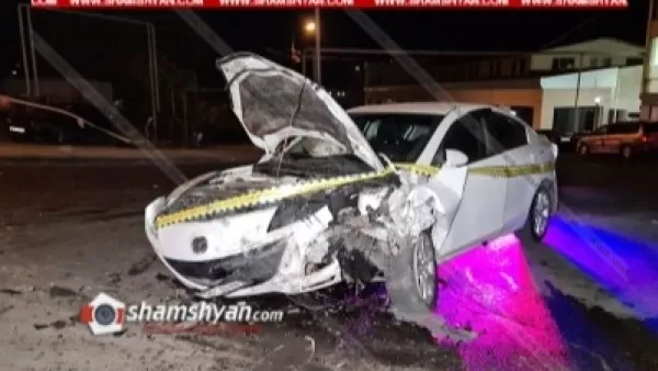 Երևանում բախվել են Mazda-ն ու Opel-ը, 3 վիրավորներից մեկին հատուկ տեխնիկայով են դուրս բերել մեքենայից