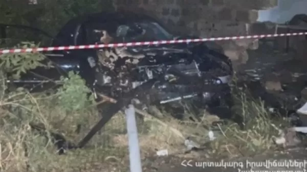 Էջմիածնում «Mercedes-Benz» մակնիշի բախվել է բնակելի տան պատին և բռնկվել