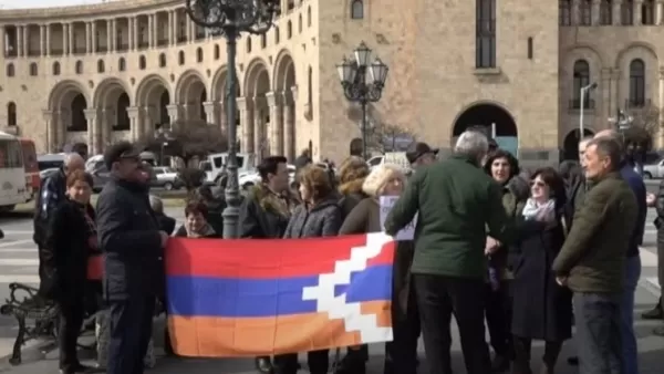 Արցախցիները Հայաստանի կառավարությունից պահանջում են ճանաչել Արցախի անկախությունը․ բողոքի ակցիա