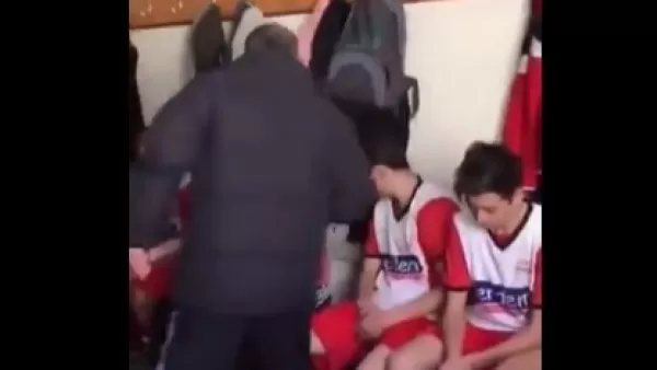 ՏԵՍԱՆՅՈՒԹ․ Թուրքիայում  ֆուտբոլային թիմի մարզիչը ապտակում է խաղացողներին