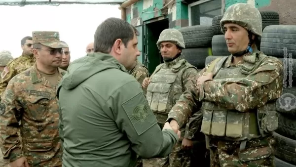 Պապիկյանը այցելել է մարտական հենակետեր
