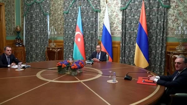 Ավելի քան 5 ժամ է, ինչ շարունակվում են Հայաստանի, Ադրբեջանի և Ռուսաստանի ԱԳ նախարարների խորհրդակցությունները
