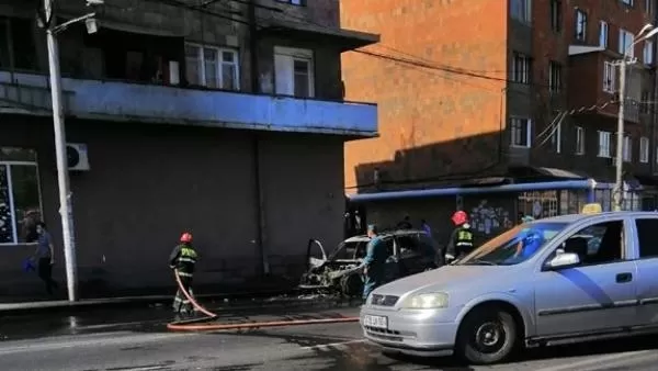 ՏԵՍԱՆՅՈՒԹ. Բագրատունյաց փողոցում BMW մակնիշի մեքենա է այրվել