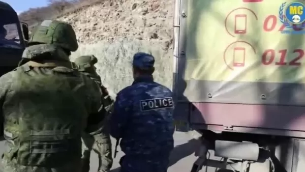 ՏԵՍԱՆՅՈՒԹ․ Հիստերիա Ադրբեջանում․ ադրբեջանական մեքենաները խաղաղապահներից բացի ստուգել են նաև Արցախի ոստիկանները
