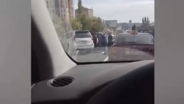 ՏԵՍԱՆՅՈՒԹ․ Խոշոր վթար Երևանում․ BMW-ն կողաշրջվել է