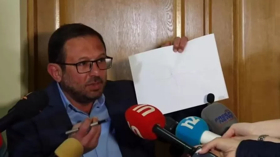 ՏԵՍԱՆՅՈՒԹ. Մանուկյանը թղթի վրա բացատրեց, թե Տեղ գյուղում ինչ է կատարվում