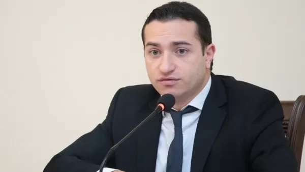Ինքս չեմ պատրաստվում որևէ ձևաչափով արձագանքել նրան. Մխիթար Հայրապետյանը՝ Արոնյանի ՀՀ-ից հեռանալու մասին 