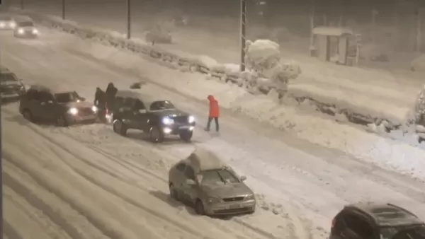 ՏԵՍԱՆՅՈՒԹ․ Հունաստանում առատ ձյուն է եկել․ գրեթե բոլոր մեքենաները ամառային անվադողերով են