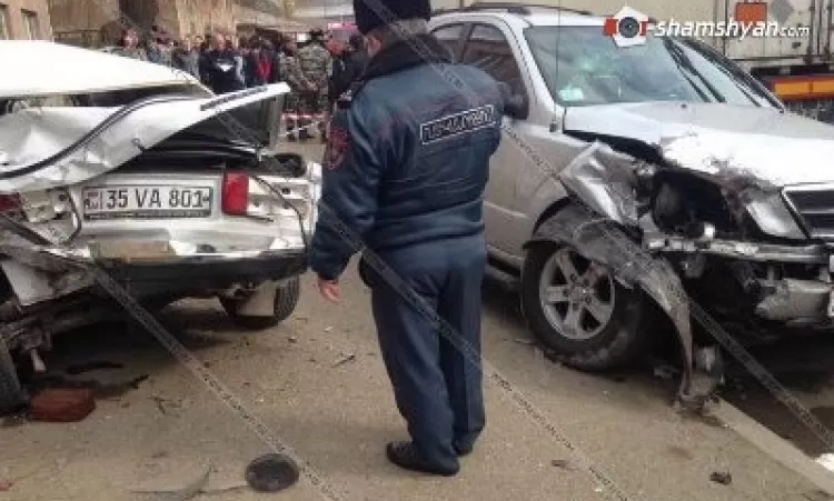 Kia-ն մխրճվել է կայանված «ՎԱԶ 2107»-ի մեջ.  վարորդը տեղում մահացել է