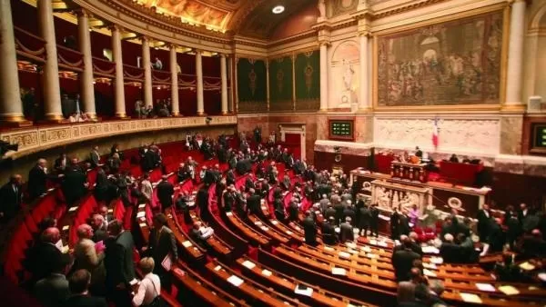Ֆրանսիայի ԱԺ-ն ընդունեց հայ ժողովրդի պաշտպանության ու ԼՂ ճանաչման մասին բանաձևը