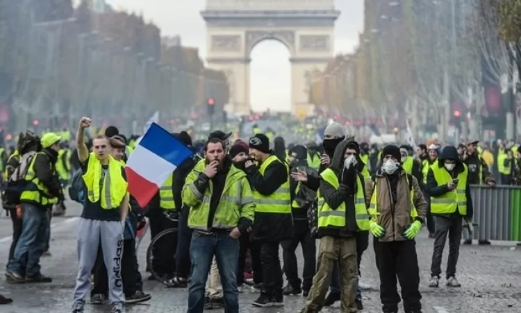 Փարիզում կրկին բողոքի ակցիա են սկսել «դեղին բաճկոնավորները»