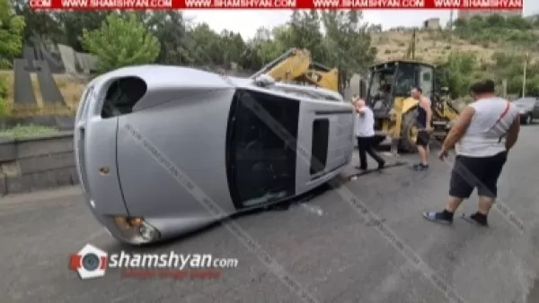 Ավտովթար՝ Երևանում. Porsche Cayenne-ը բախվել է քարե պարսպին և կողաշրջվել