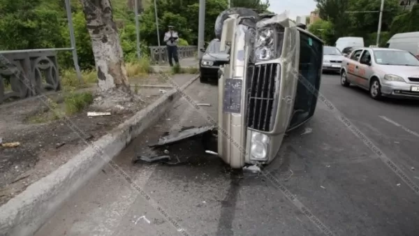 Գորիս-Որոտան ավտոճանապարհին Mercedes-ը կողաշրջվել է 