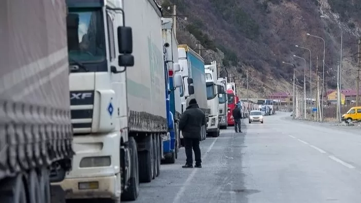 1000-ից ավելի բեռնատարներ Վերին Լարսում հերթի մեջ են