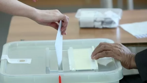 Վարդենիսցին համագյուղացուն ուղղորդել է քվեարկել ու իր նշած համարը դուրս բերել տեղամասից