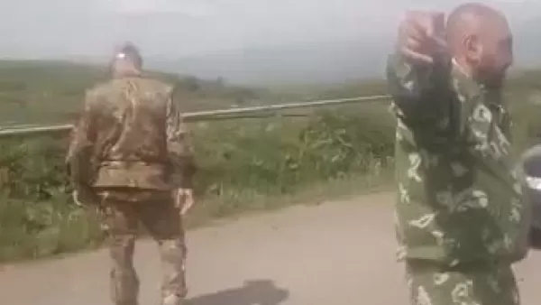 ՏԵՍԱՆՅՈՒԹ. Սյունիքի դիրքերը պաշտպանող կամավորները փակել են ճանապարհը` պահանջում են վերադարձնել իրենց զենքերը