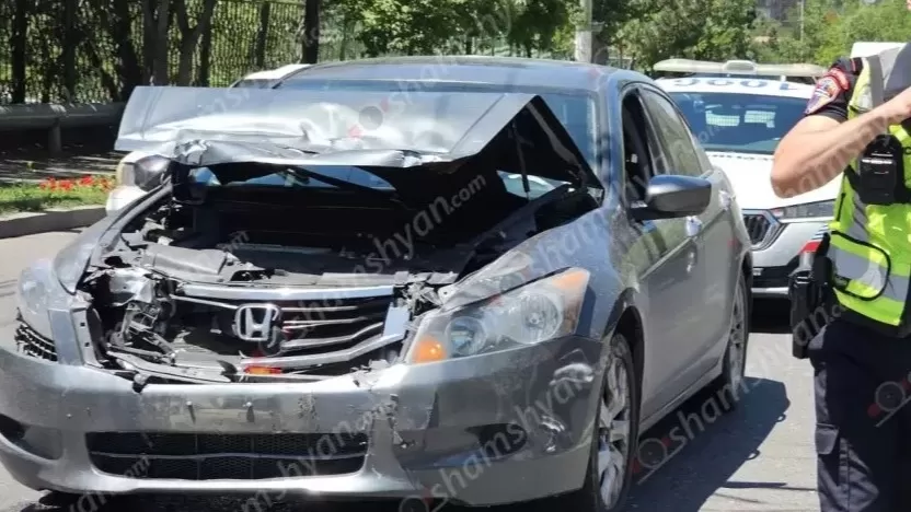 ՏԵՍԱՆՅՈՒԹ․ Ավանում «Honda»–ն բախվել է բեռնատարին, որն էլ վրաերթի է ենթարկել մայր ու որդի հետիոտների