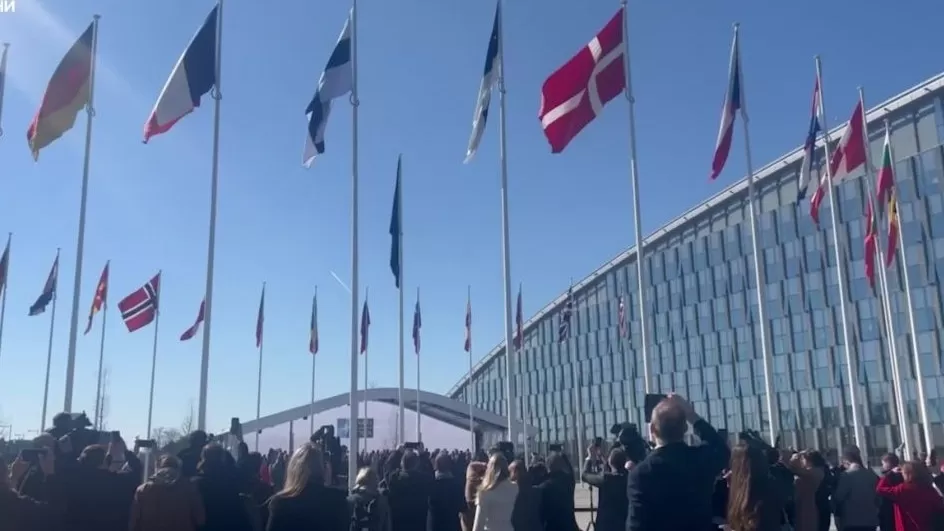 ՏԵՍԱՆՅՈՒԹ. ՆԱՏՕ-ի կենտրոնակայանի մոտ հանդիսավորությամբ բարձրացվել է Ֆինլանդիայի դրոշը