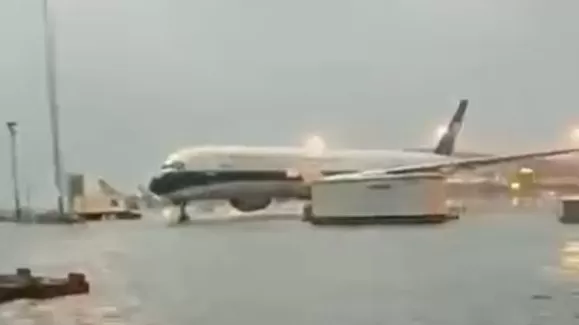 ՏԵՍԱՆՅՈՒԹ․ Օդանավակայանը հեղեղվել է հորդառատ անձրևներից հետո․ Պեկին