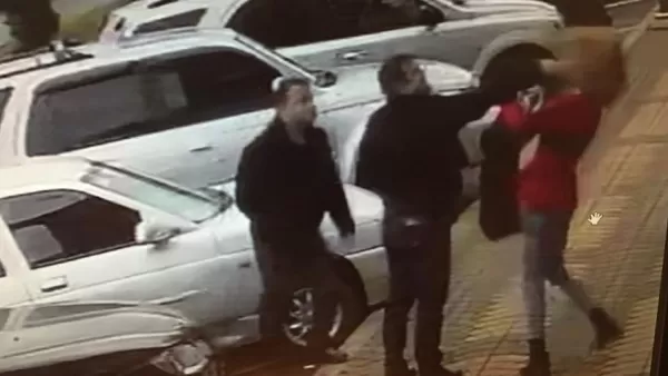 ԱՀԱԶԱՆԳ. Վիտալի Բալասանյանի գրասենյակի մոտից փորձել են մարդ առևանգել (լուսանկարներ)