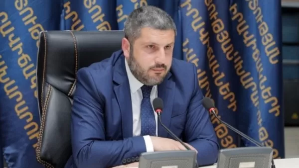 Տեսչական մարմնի ղեկավարը նիստին եկել է 40 րոպե ուշ, նախարարը նույնիսկ չի ճանաչել. «Ժողովուրդ»