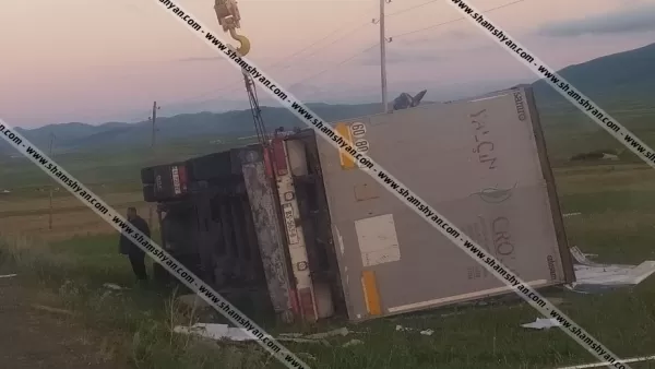 Խոշոր ավտովթար Շիրակի մարզում. Վրաստանի քաղաքացի, 25-ամյա վարորդը DAF բեռնատարով կողաշրջվել է