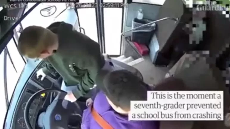 ՏԵՍԱՆՅՈՒԹ․ ԱՄՆ-ում դեռահասը վթարից փրկել է դպրոցական ավտոբուսը, երբ վարորդը կորցրել է գիտակցությունը