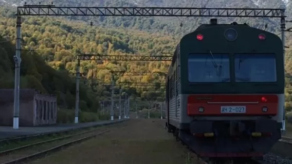 Հայաստանում անհայտ անձինք կամրջից քարեր են նետել բեռնատար գնացքի վրա
