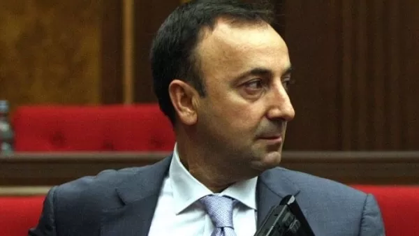 «Ժամանակ».  Հրայր Թովմասյանը խիստ նեղված է. եթե իրենով, լիներ հրաժարական կտար