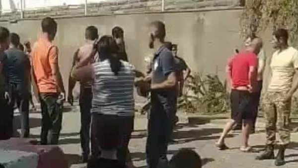 ՏԵՍԱՆՅՈՒԹ. «Խի՞ ա ինքը դուրս գալիս, մեզ թողնում թուրքերի մոտ». բերձորցիները փողոց են դուրս եկել