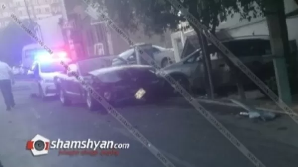 Խոշոր ավտովթար՝ Երևանում. Ford Mustang-ը բախվել է Opel-ին, Opel-ն էլ բախվել է շինության պատին. կա վիրավոր