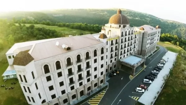 «Գոլդեն Փելիս» հյուրանոցում արցախցիներ են բնակվում. ինչու չի հաջողվում վաճառել. «Ժողովուրդ»