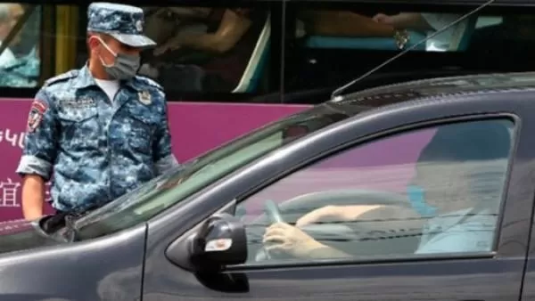 Ոստիկանությունը շարունակում է տուգանել ավտոմեքենայում դիմակ չդնելու համար. Մելիքյան