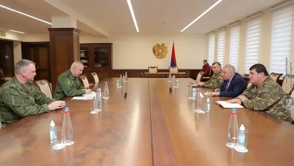 Վաղարշակ Հարությունյանն ընդունել է գեներալ-լեյտենանտ Ռուստամ Մուրադովին
