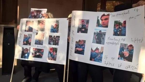 Զոհված զինծառայողների ծնողները Քննչական կոմիտեում թողեցին իրենց դեմ բռնություն գործադրած ոստիկանների նկարները 