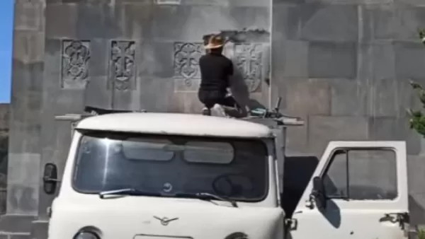 ՏԵՍԱՆՅՈՒԹ. Բերձորում եկեղեցու վրայից հեռացվում են խաչերը