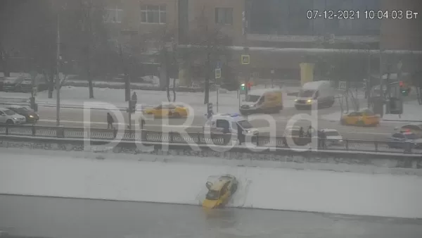 Մեքենան ընկել է Մոսկվա գետը
