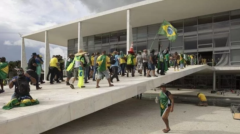 Բրազիլիայի նախագահը մեղադրել է ոստիկանությանը և զինվորականներին` կոնգրեսի շենքի գրոհմանն աջակցելու համար