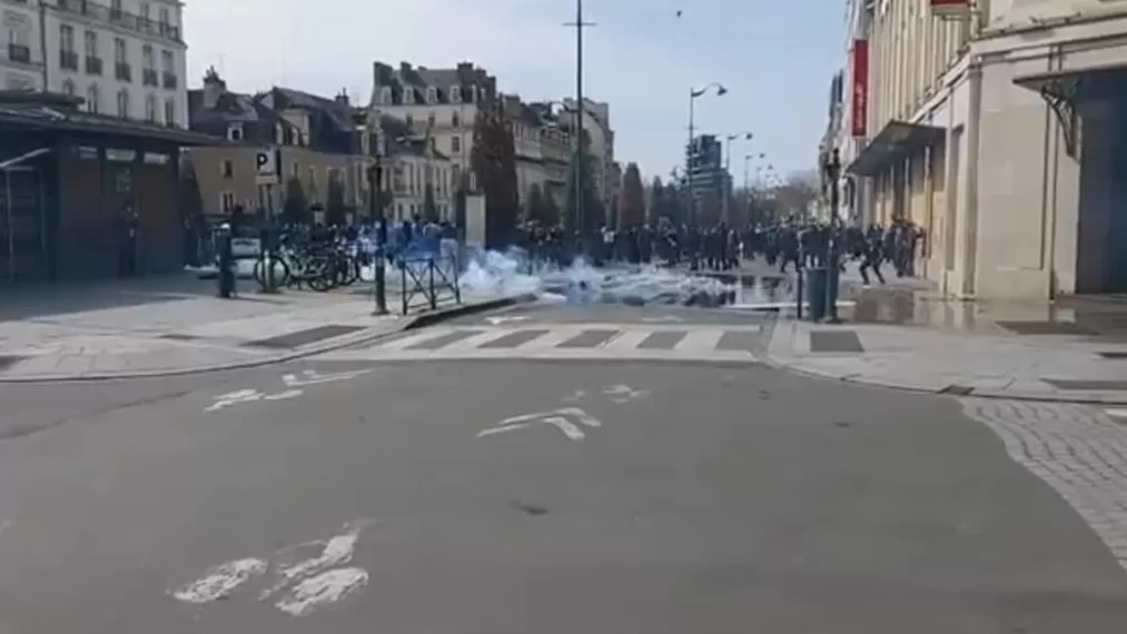ՏԵՍԱՆՅՈՒԹ. Ֆրանսիայում բախումները վերսկսվել են ցուցարարների և ոստիկանության միջև