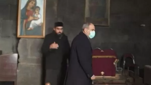 ՏԵՍԱՆՅՈՒԹ. Որոշ քաղաքացիներ գնացել են հաշվեհարդար տեսնելու հոգևորականի հետ, որը չսեղմեց վարչապետի ձեռքը