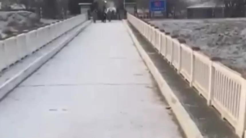 ՏԵՍԱՆՅՈՒԹ. Ինչպես է Հայաստանի մարդասիրական օգնության մեքենան հատում Հայաստան-Թուրքիա սահմանի Մարգարա կամուրջը