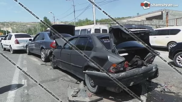 Շղթայական ավտովթար Երևանում. «Թոխմախի Գայի ՄՌՈՒ»-ի մոտ բախվել են BMW-ն, Mercedes-ը, LADA 4X4-ը, Toyota Camry-ն և Daweoo-ն