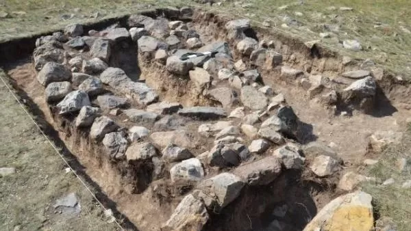 Շողակաթում պեղված դամբարանից ուսումնասիրության արժանի և կարևոր հնագիտական նյութեր են հանվել