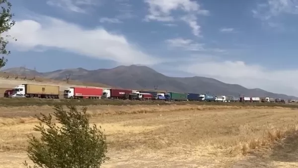 ՏԵՍԱՆՅՈՒԹ. «Մեզ լսող չկա». բեռնատարների վարորդները շարունակում են ակցիան