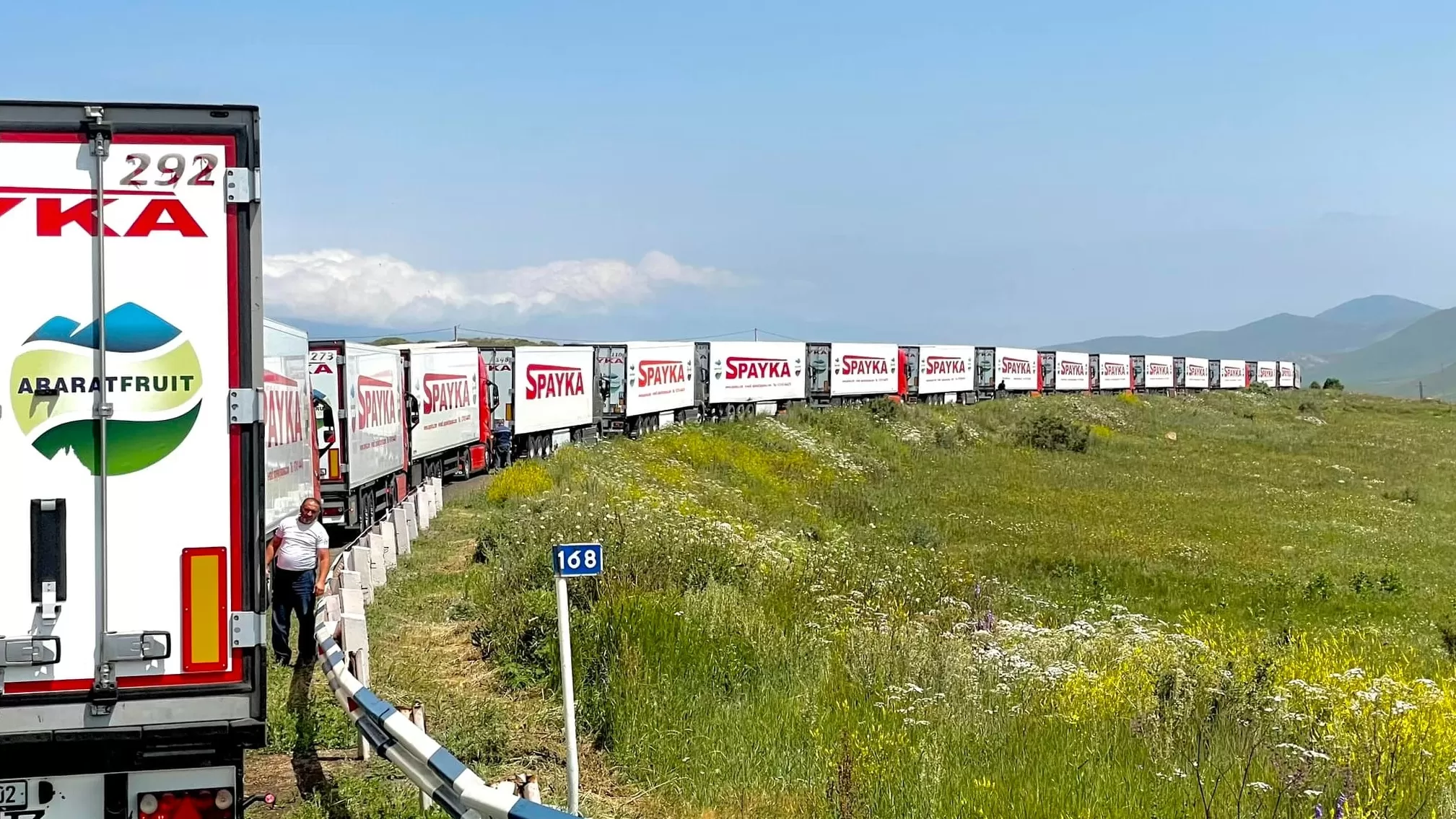ՀՀ-ից Արցախ ուղարկվող հումանիտար օգնության 19 բեռնատարներն արդեն Սյունիքում են