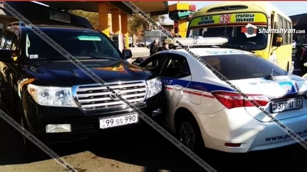 Ավտովթար Երևանում. բախվել են ոստիկանական Toyota-ն, թիվ 39 ավտոբուսն ու կայանված Toyota Land Cruiser-ը. Shamshyan.com