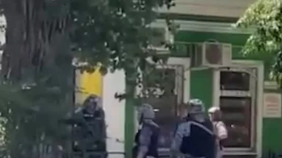 ՏԵՍԱՆՅՈՒԹ․ Տղամարդը փաբի պատուհանից կրակել է անցուրդների վրա․ ՌԴ