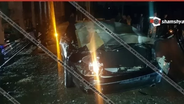 ԼՈՒՍԱՆԿԱՐՆԵՐ. Երևանում բեռնատար գնացքն ու Mercedes-ը բախվել են. վերջինի վարորդը տեղափոխվել է հիվանդանոց