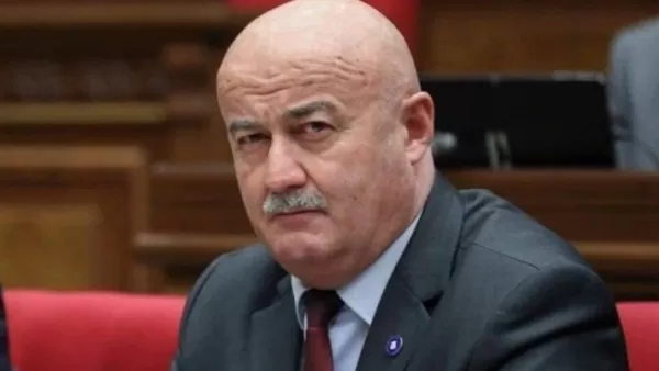 Հովիկ Աղազարյանը պատմել է, թե ինչպես են իրենից պարտքով գումար ուզել և ինքն ինչ է արել 